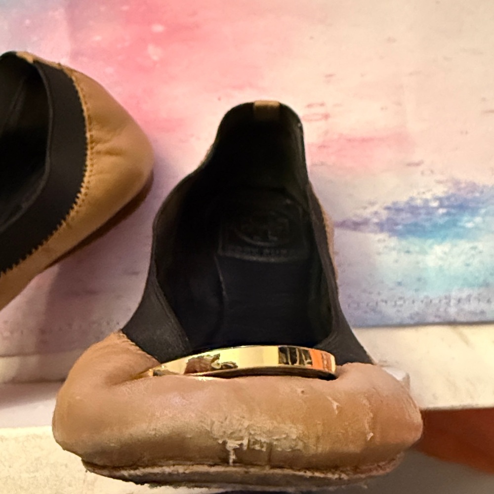 Tory Burch Tan and Black Flats with Logo - Picture 6 of 7